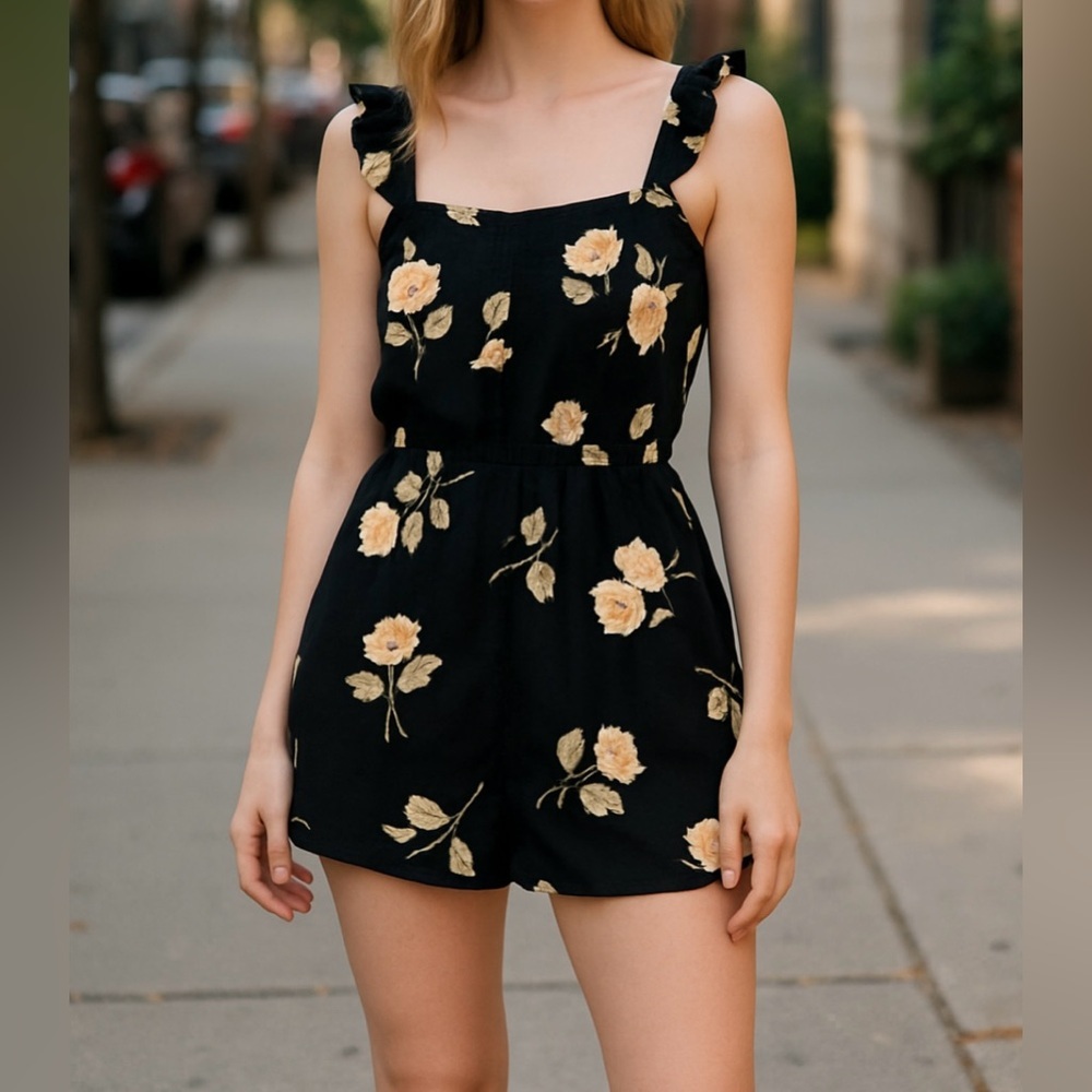 Saltwater Luxe Lightweight Romper Shorts Playsuit, Black/White, Size S - Picture 1 of 13